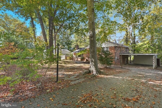 property at 2904 Swanee Ln