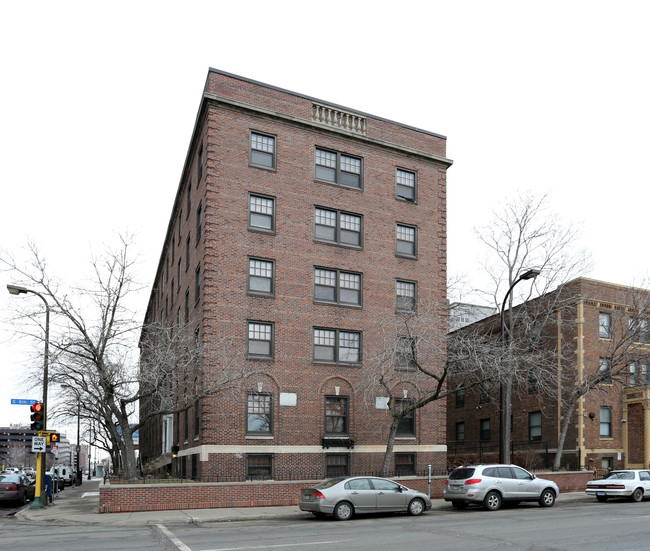 Paige Hall in Minneapolis, MN - Foto de edificio - Building Photo