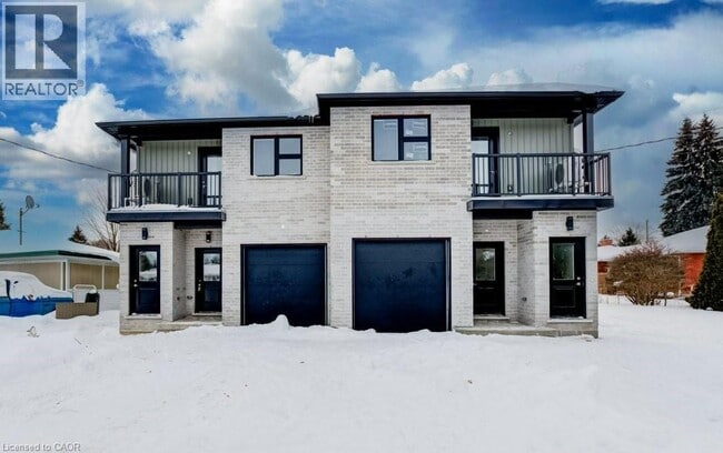 19 Downey St in Kitchener, ON - Building Photo - Building Photo