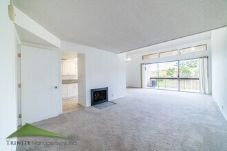 2564 Navarra Dr in Carlsbad, CA - Building Photo - Building Photo