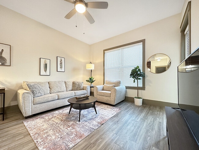 1701 N Lois Ave in Tampa, FL - Building Photo - Building Photo