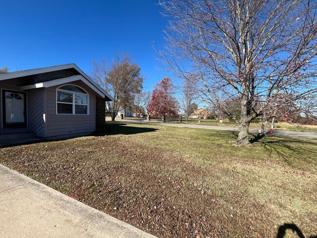 661 Pine Ridge St-Unit -665 in Marshfield, MO - Building Photo - Building Photo