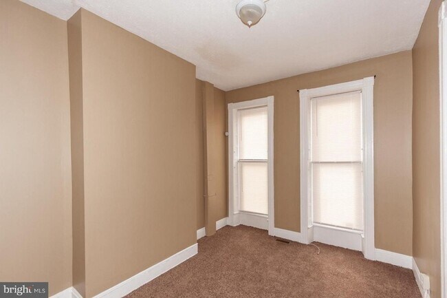 2400 W Baltimore St in Baltimore, MD - Building Photo - Building Photo