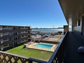 98-120-120 Lipoa Pl in Aiea, HI - Building Photo