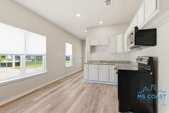 117 Earle Taylor Ln in Ocean Springs, MS - Building Photo - Building Photo