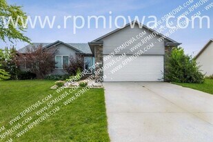 5016 NE Innsbruck Dr in Ankeny, IA - Building Photo