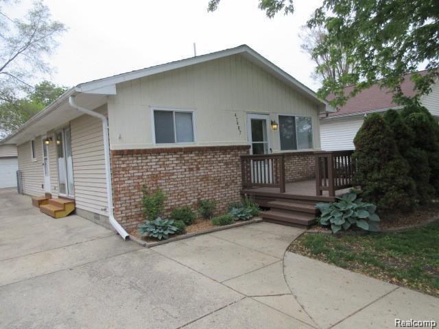 47487 Greenview Rd in Shelby Township, MI - Building Photo