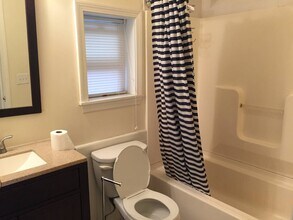 25 Chelsea St, Unit 2 in Boston, MA - Building Photo - Building Photo