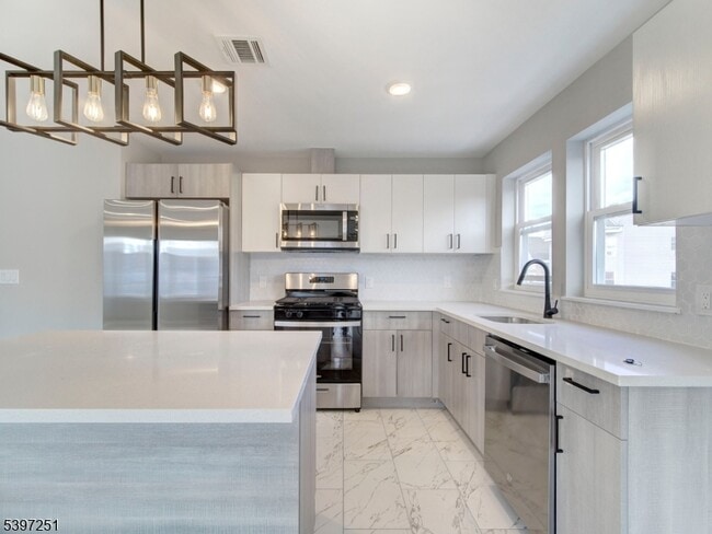 32 N 14th St in Newark, NJ - Building Photo - Building Photo