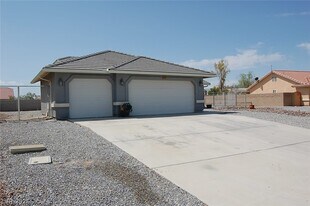 4911 Ridgewood Dr in Pahrump, NV - Building Photo