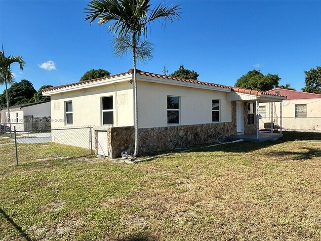 610 E 8th Ave in Hialeah, FL - Foto de edificio - Building Photo