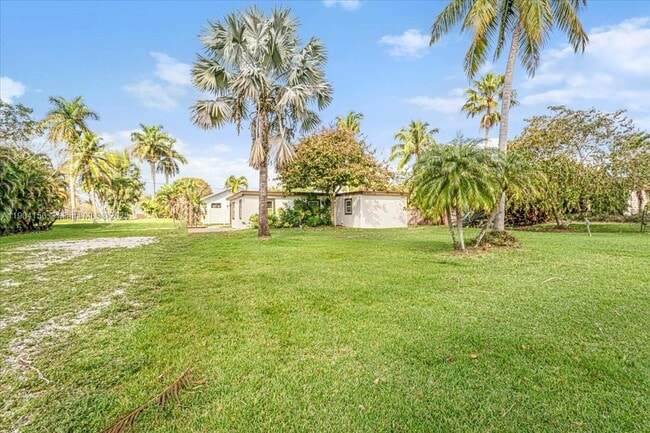 4421 SW 73rd Terrace in Davie, FL - Building Photo - Building Photo