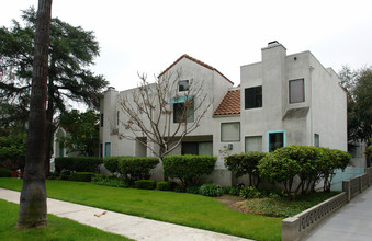 Residential Condominium in Glendale, CA - Building Photo - Building Photo