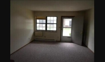 8 Senior Dr in Greenwich, OH - Building Photo - Building Photo