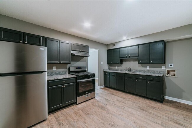 1108 Oak St-Unit -Apt. 1 in Mobile, AL - Building Photo - Building Photo