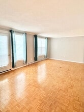 1455 Tyandaga Park Dr in Burlington, ON - Building Photo - Building Photo