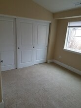 18465 SW Stepping Stone Dr, Unit #3 in Beaverton, OR - Foto de edificio - Building Photo