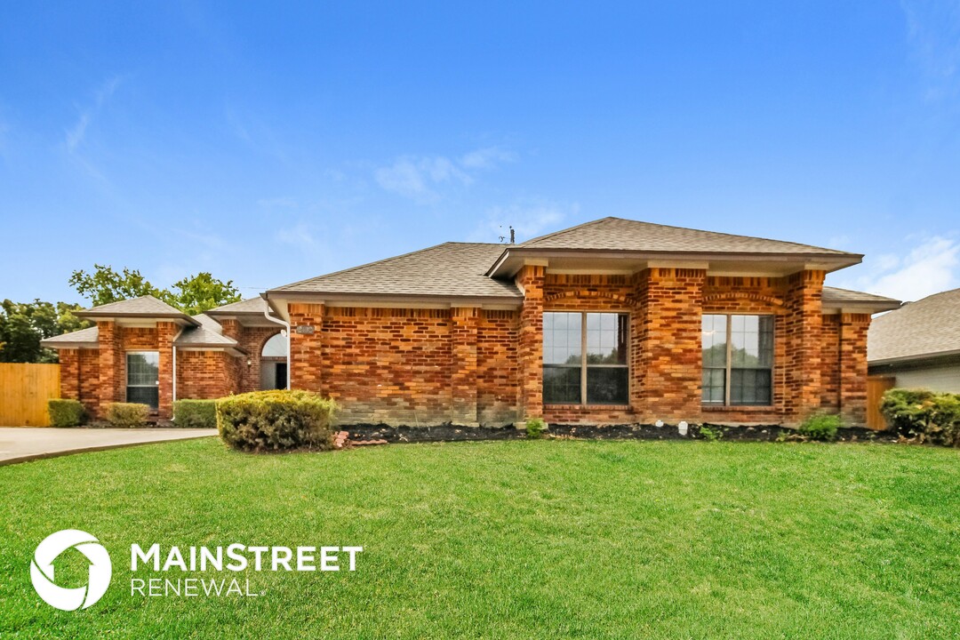 2102 Monterrey Pl in Carrollton, TX - Building Photo