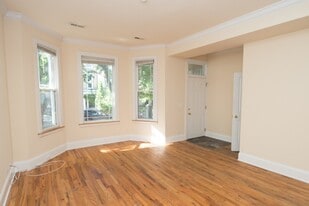 1324 W Roscoe St, Unit J04P in Chicago, IL - Building Photo