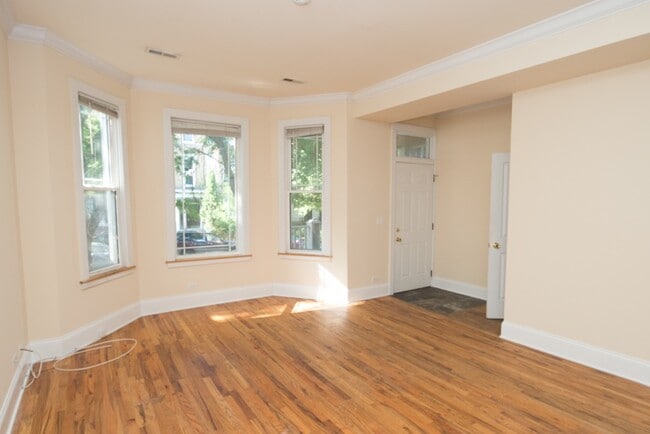 1324 W Roscoe St, Unit J04P