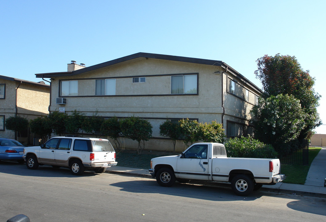 340 S Steckel Dr in Santa Paula, CA - Foto de edificio