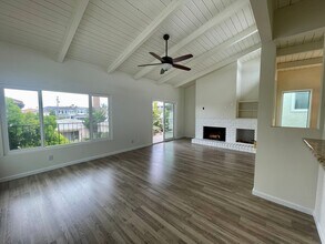 637 13th St in Manhattan Beach, CA - Foto de edificio - Building Photo