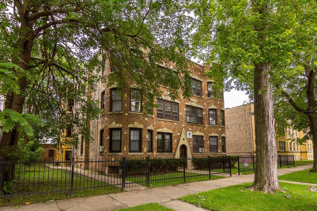 Wolcott Apartments in Chicago, IL - Building Photo