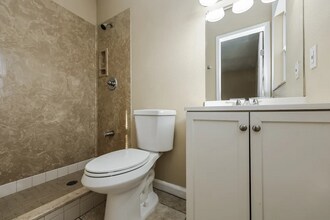 224 Mary Ellen Ave in Seffner, FL - Building Photo - Building Photo