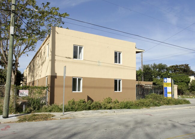 D&K Island Apartments in Miami, FL - Building Photo - Building Photo