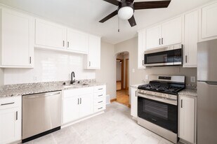 2304 E Holt Ave, Unit 2304 E Holt in Milwaukee, WI - Building Photo