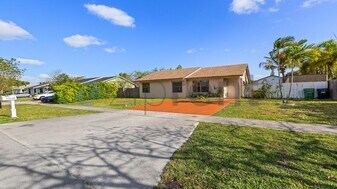 16110 SW 300th St in Homestead, FL - Building Photo