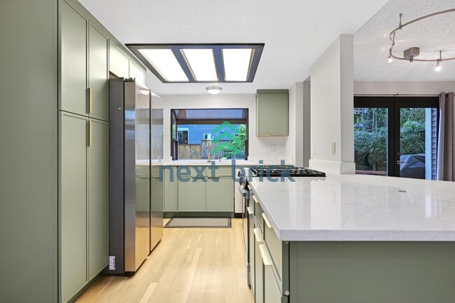 3233 168th Pl SE in Bellevue, WA - Building Photo - Building Photo