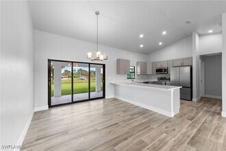 6151 Hershey Ave in Ft. Myers, FL - Building Photo - Building Photo
