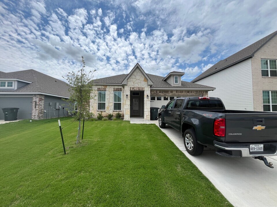 7104 McGregor Lp in Killeen, TX - Building Photo