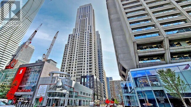 35-2135 Balmuto St in Toronto, ON - Building Photo - Building Photo