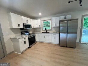 4396 Greenleaf Cir SW in Atlanta, GA - Building Photo - Building Photo