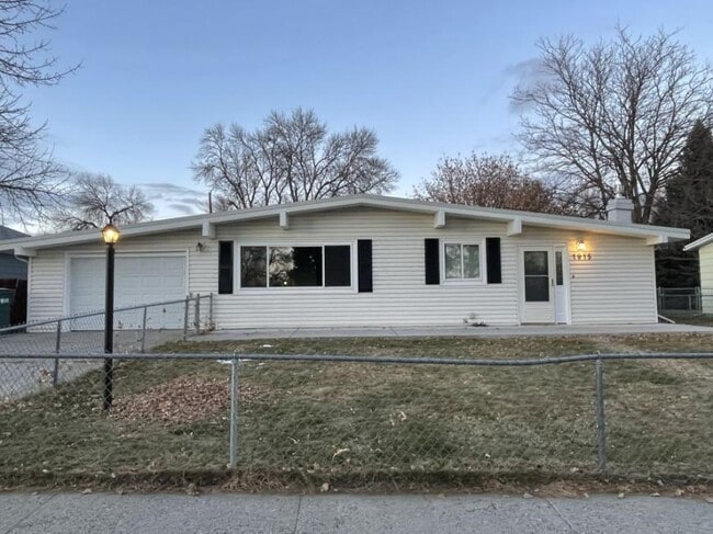 property at 1915 Parkhill Dr