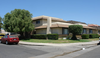 17421 Dairyview Cir Apartments