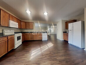 2957 Seasons Dr in Greenwood, IN - Foto de edificio - Building Photo