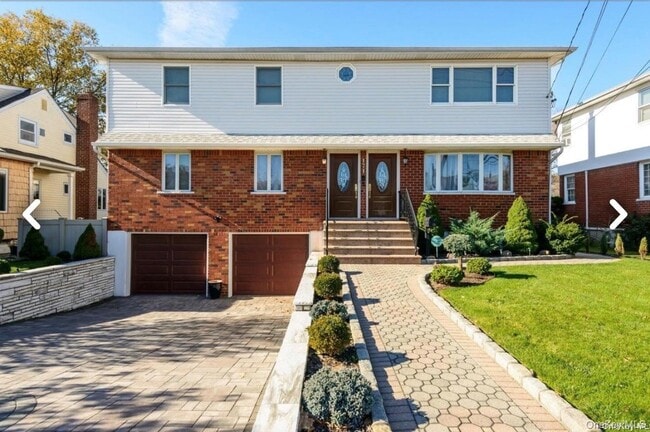 property at 171 Roslyn Rd