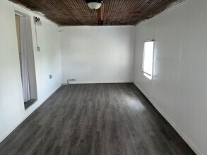 15863 Kentucky St-Unit -2 in Detroit, MI - Building Photo - Building Photo