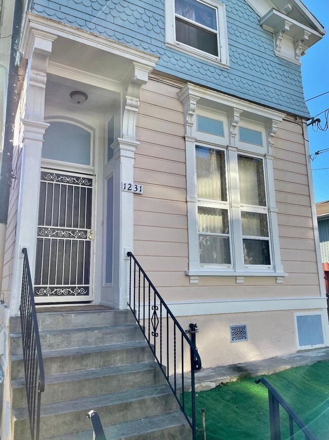 1231 E 19th St, Unit 1231 in Oakland, CA - Building Photo - Building Photo