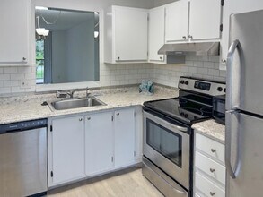 6935 Huntington Ln in Delray Beach, FL - Building Photo - Building Photo
