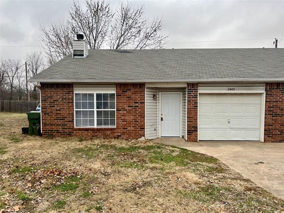 2443 W Magnolia St in Rogers, AR - Building Photo