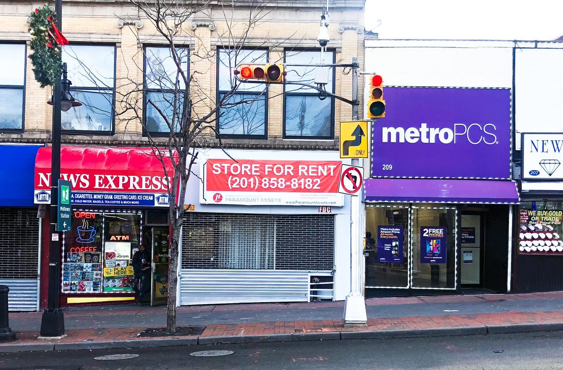 209-219 Broad St in Elizabeth, NJ - Building Photo