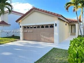 18333 NW 7th St in Pembroke Pines, FL - Foto de edificio - Building Photo