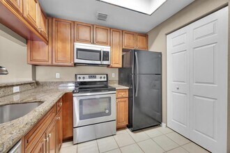 2808 Amalei Dr, Unit 201 in Palm Beach Gardens, FL - Building Photo - Building Photo