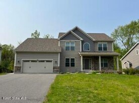 86 Fiddlers Ln in Latham, NY - Building Photo