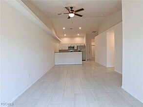 826 Gleason Pkwy in Cape Coral, FL - Foto de edificio - Building Photo