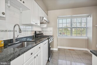 8324 Mountain Ash Way, Unit 30-408 in Gaithersburg, MD - Building Photo - Building Photo